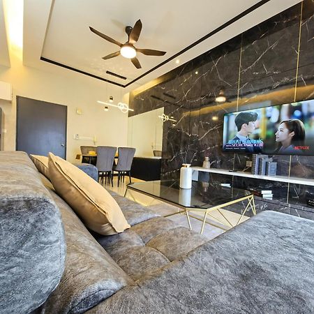 Attic Home Melaka Silverscape Residence & Jonker Exterior photo