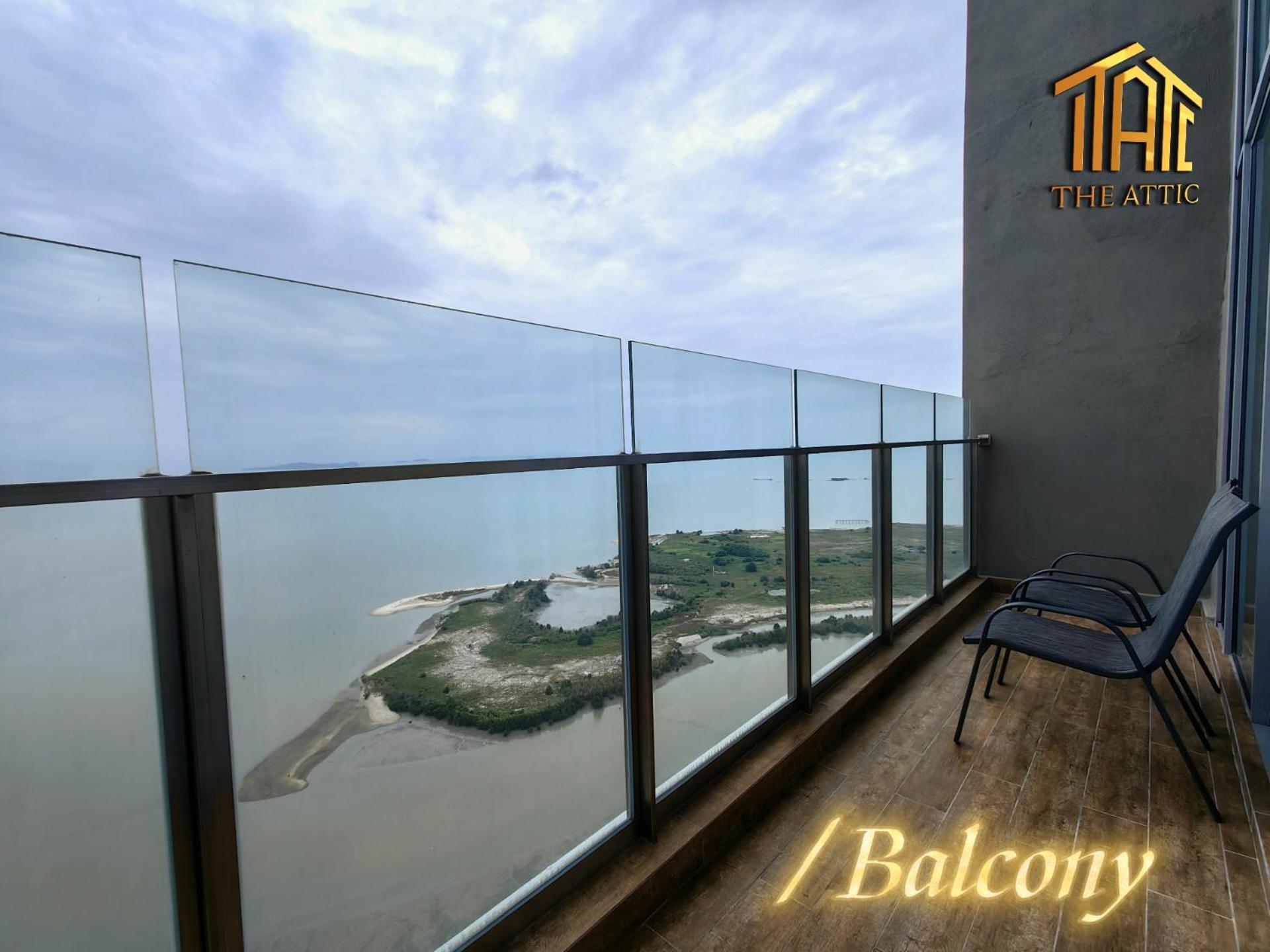 Attic Home Melaka Silverscape Residence & Jonker Exterior photo